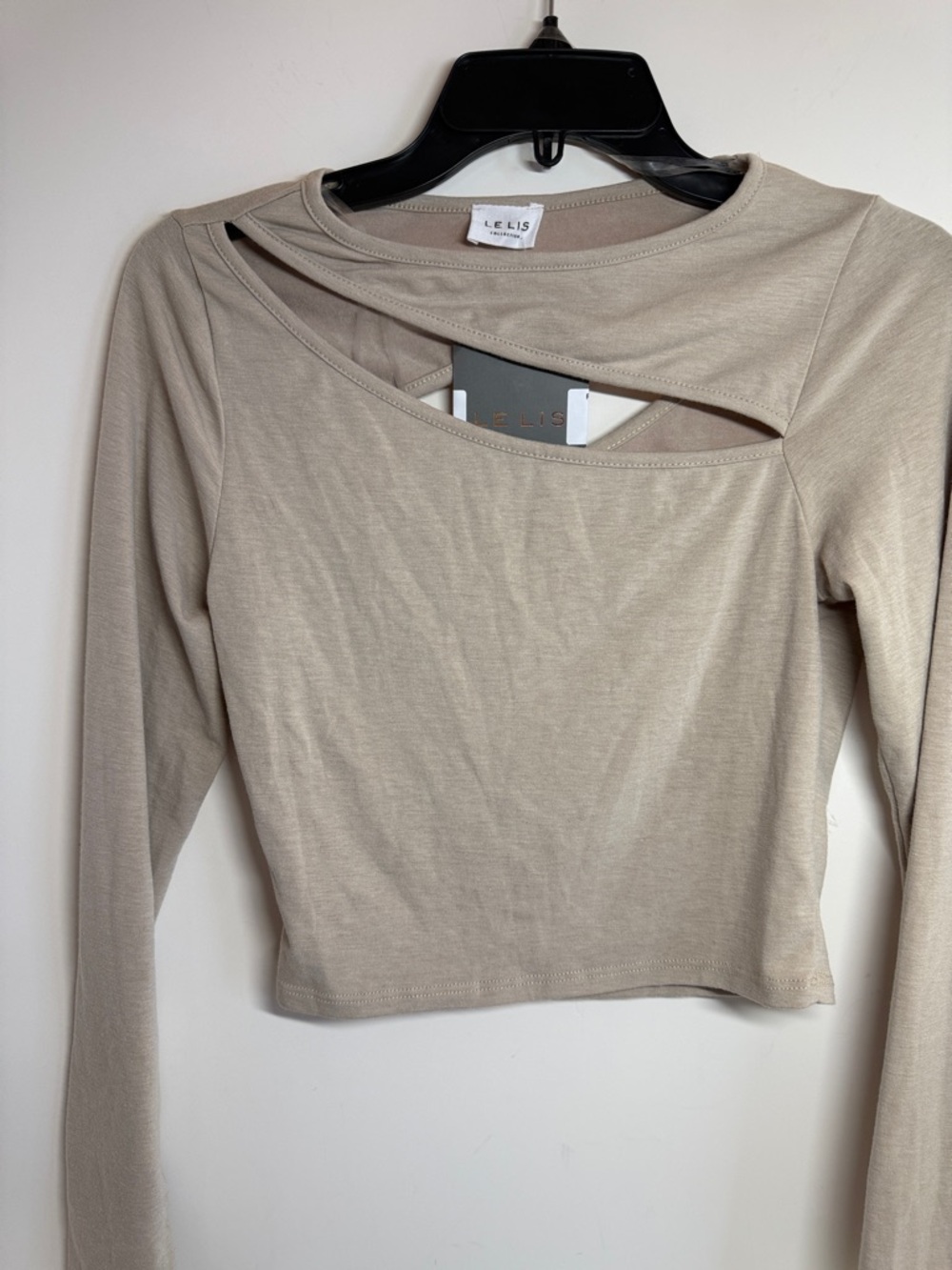 Le Lis Asymmetrical Cutout Long Sleeve Crop Top Med
